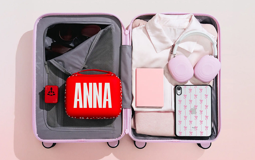 CASETiFY Travel 系列再添新色,首款亮面樱草粉配色全新上市